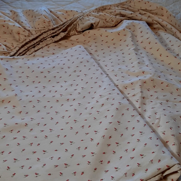 Ralph Lauren queen flat - fitted  and 1 pillowcase sheet set - Picture 7 of 12